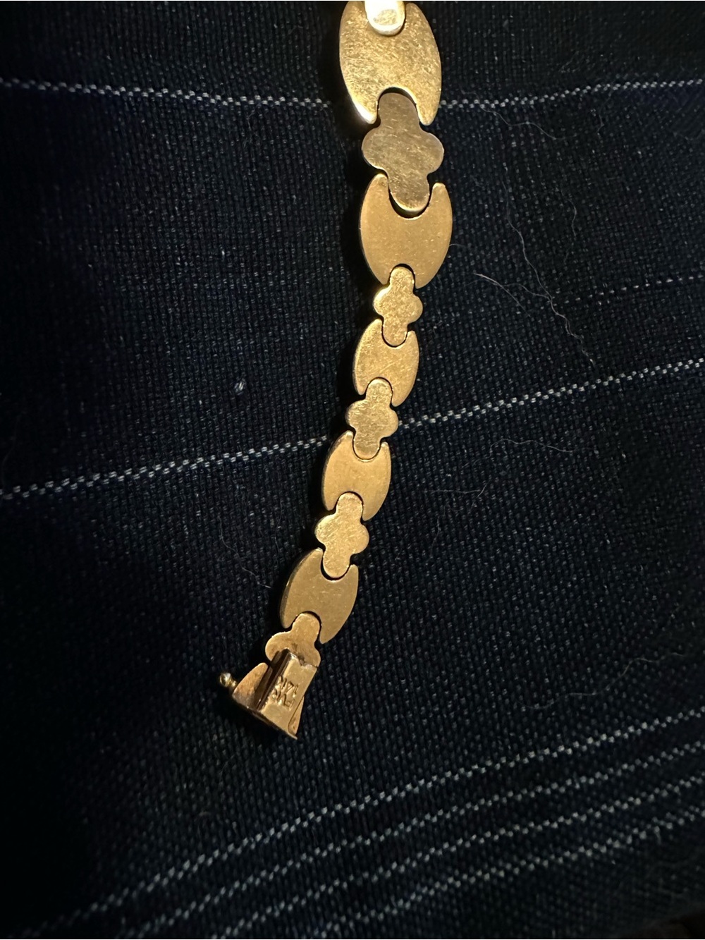 Classic Gold-Tone Linked Bracelet for Women - Picture 4 of 5